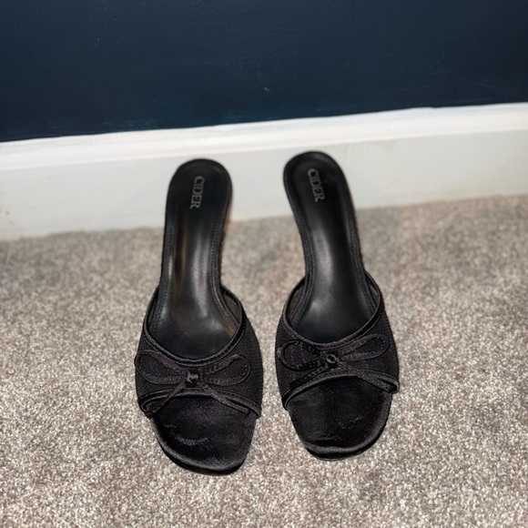 Cider Black Bow Mules - Picture 2 of 6